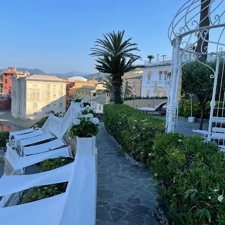 赫尔维蒂亚酒店 东塞斯特里