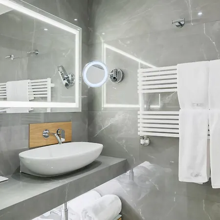 赫尔维蒂亚酒店 酒店 东塞斯特里